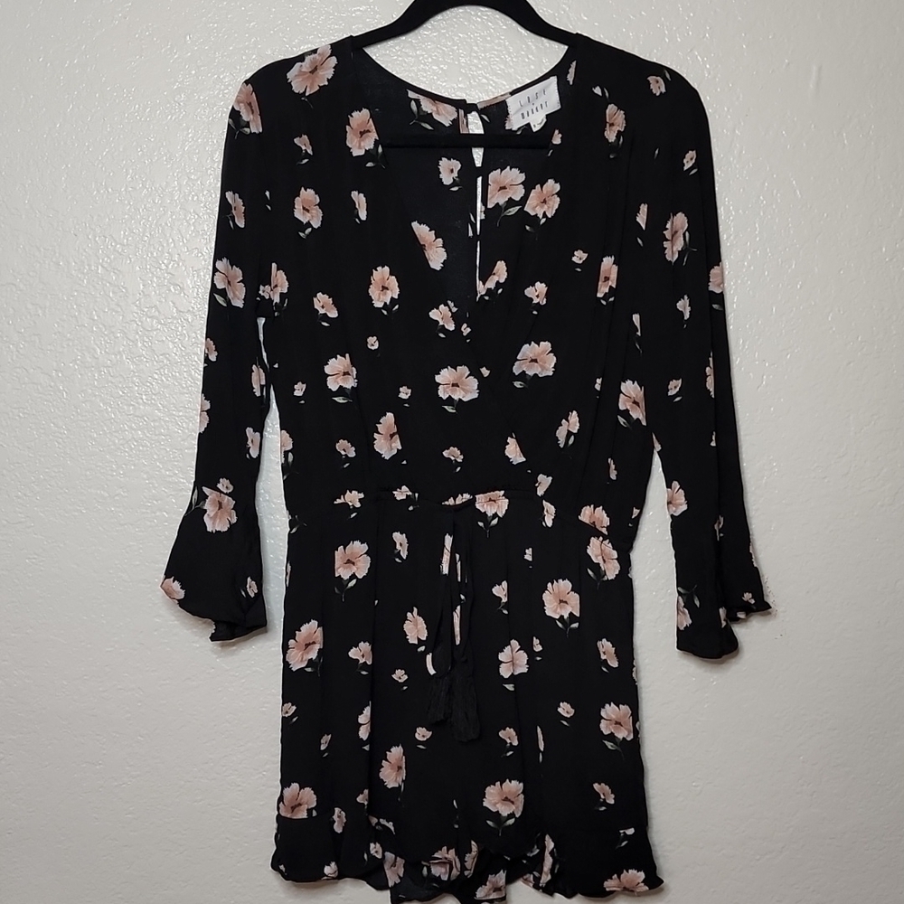 Lost + Wander Black Floral Flutter Sleeve Ruffle Hem Romper